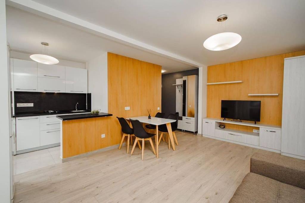 Very Stylish Apartament In Middle Of City. Chişinau Exteriör bild